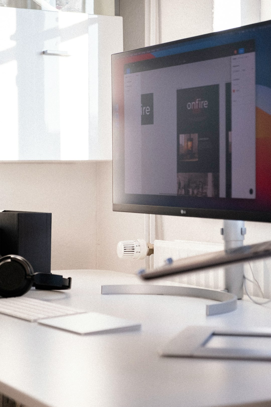 black-flat-screen-tv-on-white-wall-xwga0cs8vsk