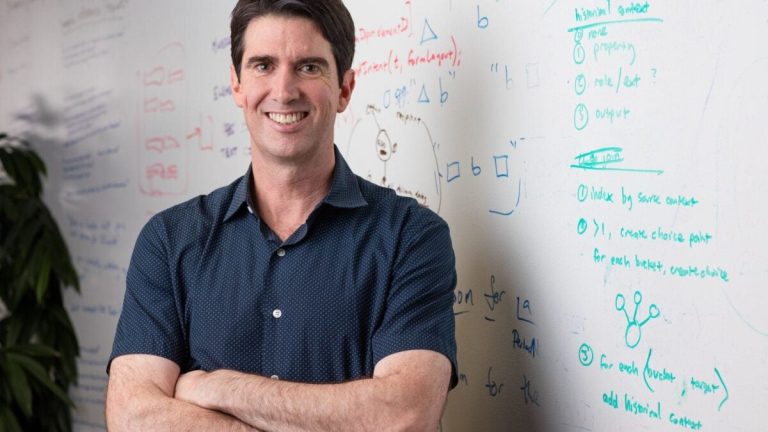 O Futuro da IA: Adam Cheyer, Criador da Siri, Prevê um Mundo sem Telas
